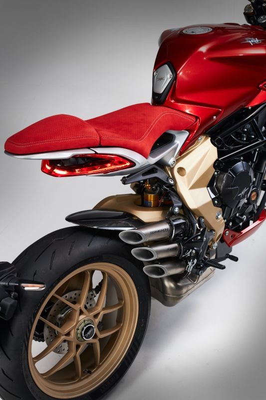 MV Agusta Brutale 950 Serie Oro 2026: la rivoluzione 